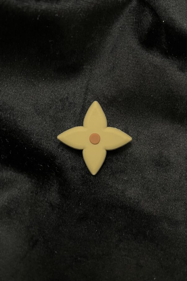 Louis Vuitton Ster Charm - Silicone - Beige